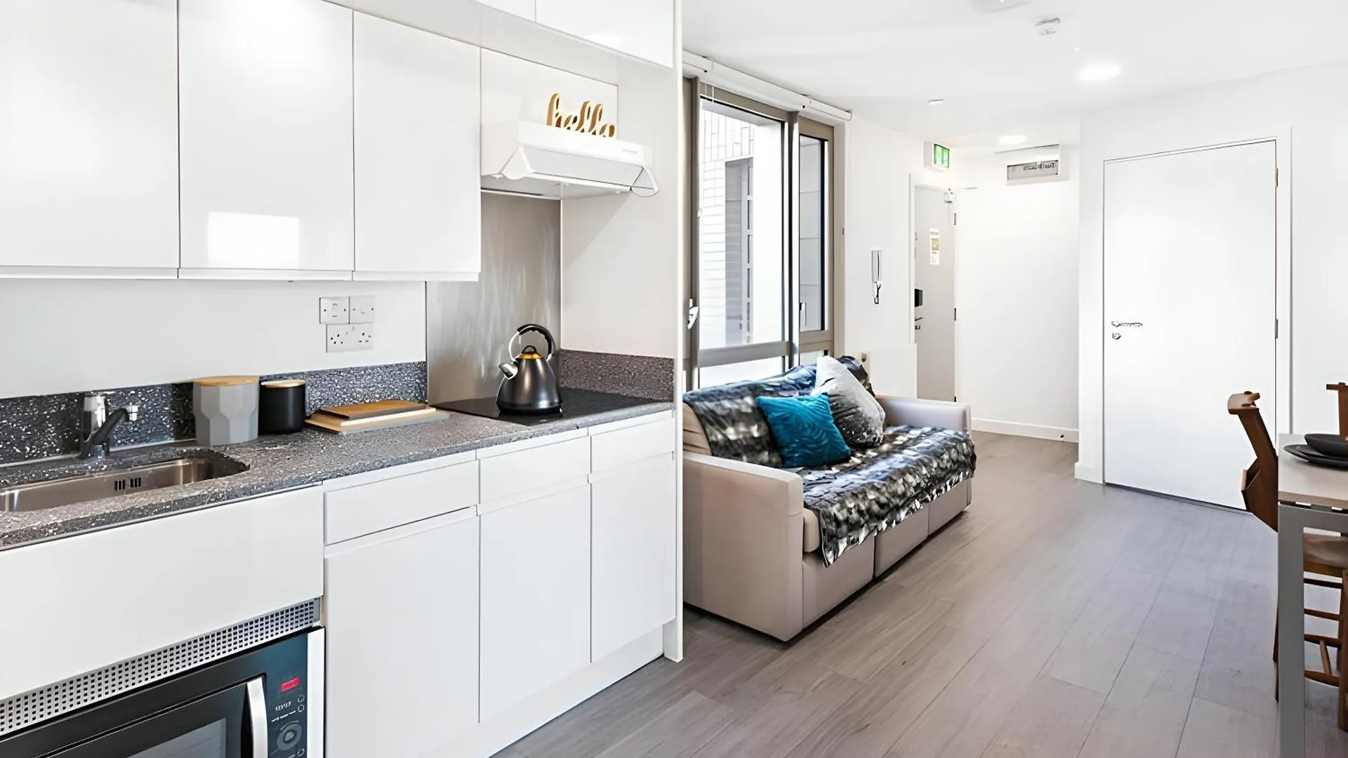 Apartment Chapter Lewisham Student Only, Cozy Budget Stay With Shared Washroom London